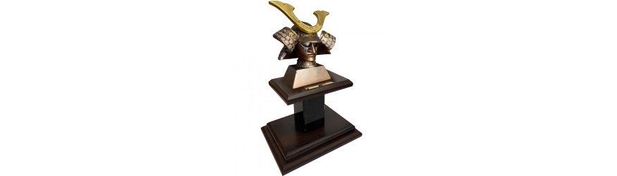 RESIN SAMURAI TROPHY MOUNTED ON WOOD VENEER BASE 13'' RESIN SAMURAI TROPHY MOUNTED ON WOOD VENEER BASE 13''