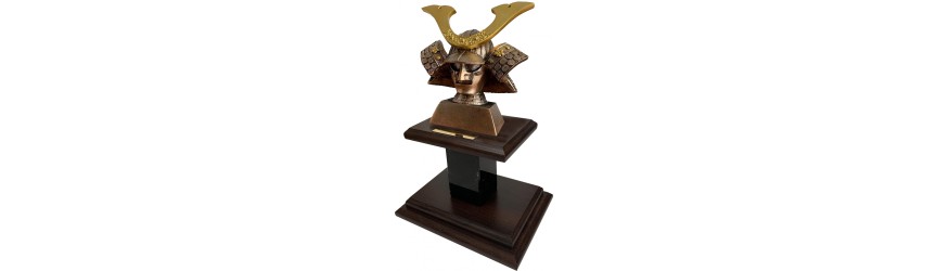 RESIN SAMURAI TROPHY MOUNTED ON WOOD VENEER BASE 13'' RESIN SAMURAI TROPHY MOUNTED ON WOOD VENEER BASE 13''