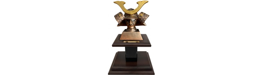 RESIN SAMURAI TROPHY MOUNTED ON WOOD VENEER BASE 13'' RESIN SAMURAI TROPHY MOUNTED ON WOOD VENEER BASE 13''