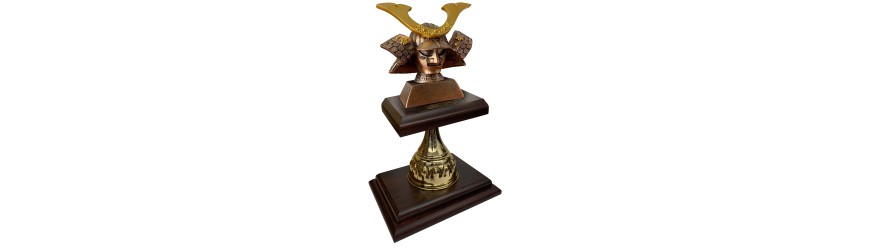 RESIN SCUPLTED SAMURAI FIGURE MOUNTED ON A WOOD VENNER BASE - 12''