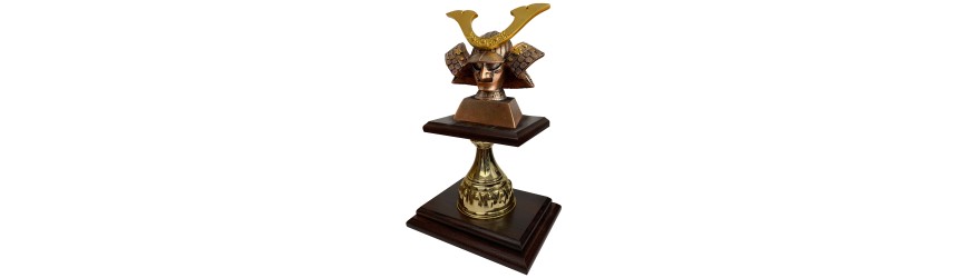 RESIN SCUPLTED SAMURAI FIGURE MOUNTED ON A WOOD VENNER BASE - 12''